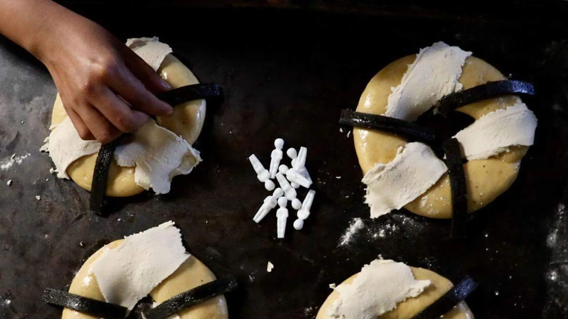 Es común que la gente pida que no salgan estas pequeñas figuras para no invitar los tamales el dos de febrero